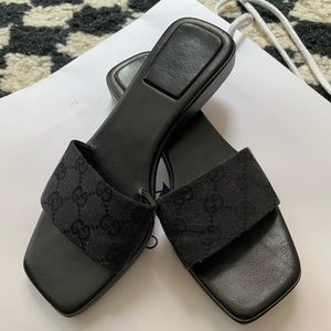 GUCCI SLIDES